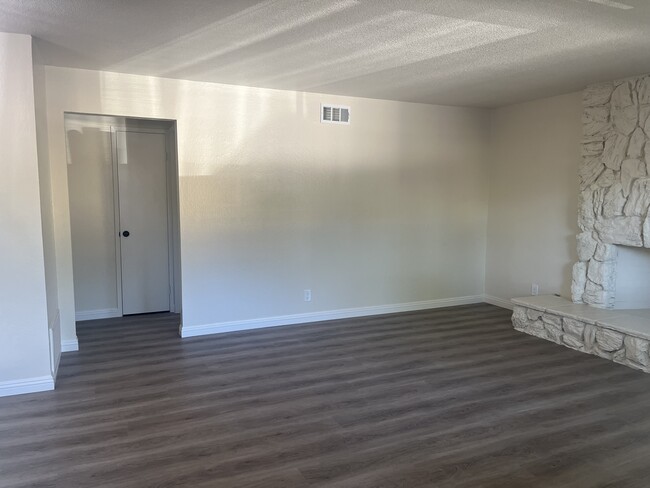 Family Room - 2335 Saidel Dr