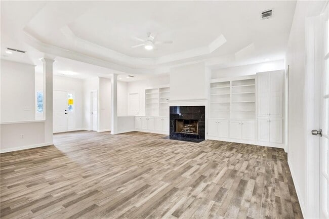 Building Photo - 460 Fairway Walk Dr NE