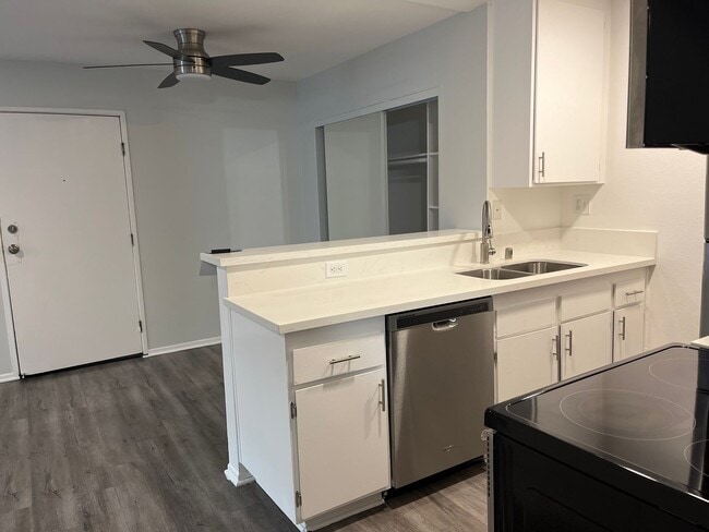 Interior Photo - 951 S. Oxford