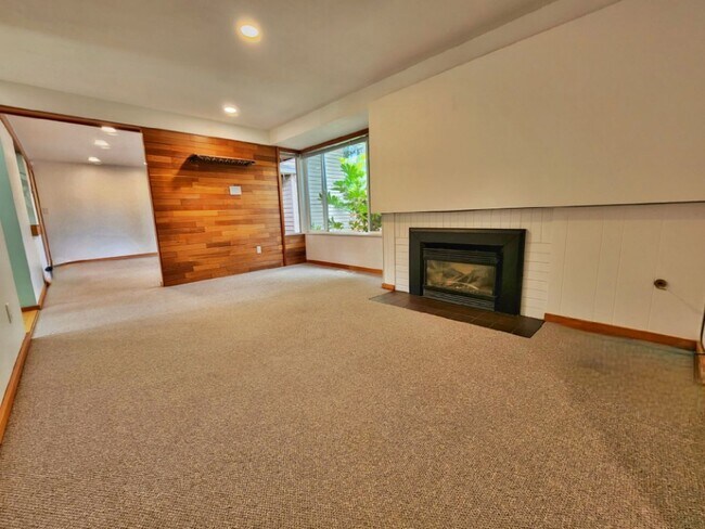 Foto del edificio - Beautiful 4 Bed 1.75 Bath Home Near Microsoft