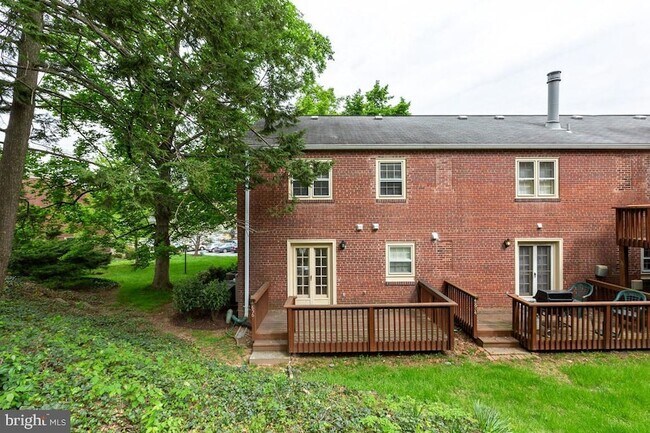 Foto del edificio - 4856 Bradley Blvd