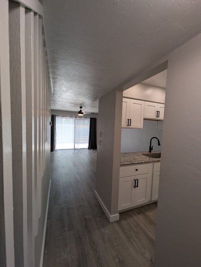 Building Photo - Foxmoor 2-2.5 Townhouse