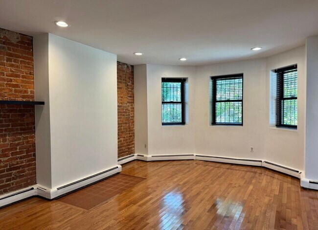 Foto del edificio - 390 Riverway