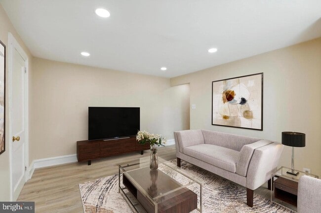 Photo - 264 Walnut St Apartment