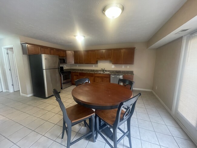 Building Photo - 1842 Ellison Dr