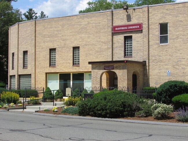 Foto del edificio - 15 Shadowbrook Ln