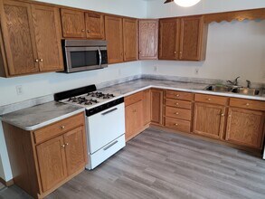 Building Photo - 671 Moyer Ave