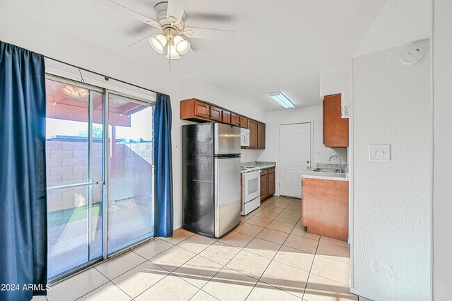 Foto del edificio - 538 S Lesueur