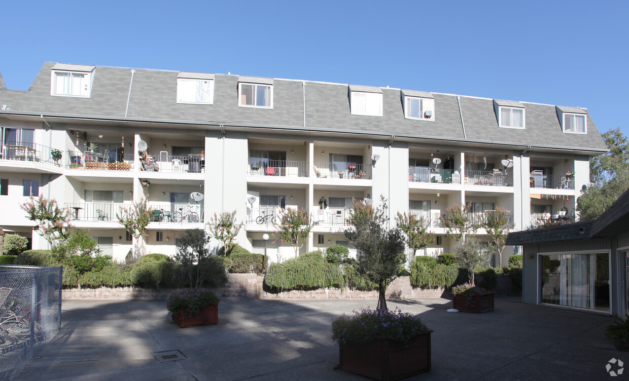 Foto del edificio - Hillcrest Townhomes Apartment Complex