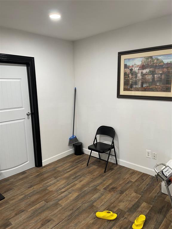 Foto del edificio - 6115 Jade Ave
