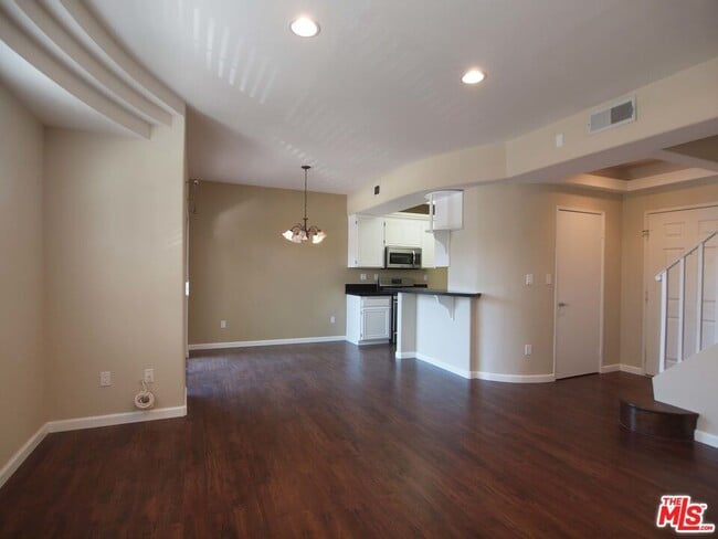 Building Photo - 14061 Milbank St