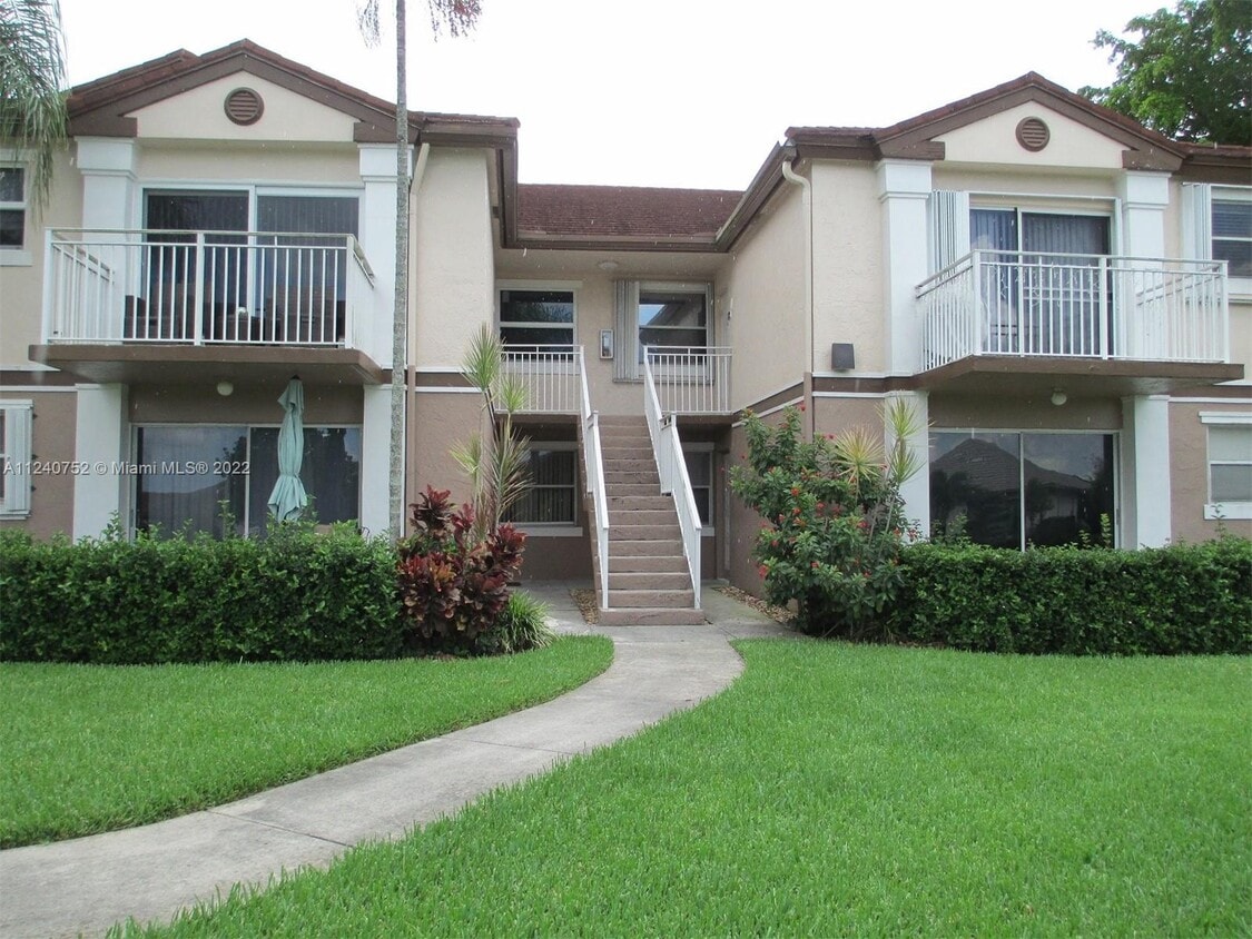 1226 SW 113th Terrace Unit 104, Pembroke Pines, FL 33025 Condo for