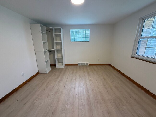 Foto del edificio - Updated Home - West Mifflin