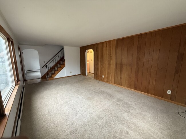 Building Photo - 63 Vera St