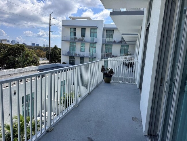 Building Photo - 2100 Van Buren St