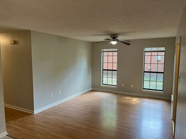 Foto del edificio - Charming 3 Bed 2 Bath Home
