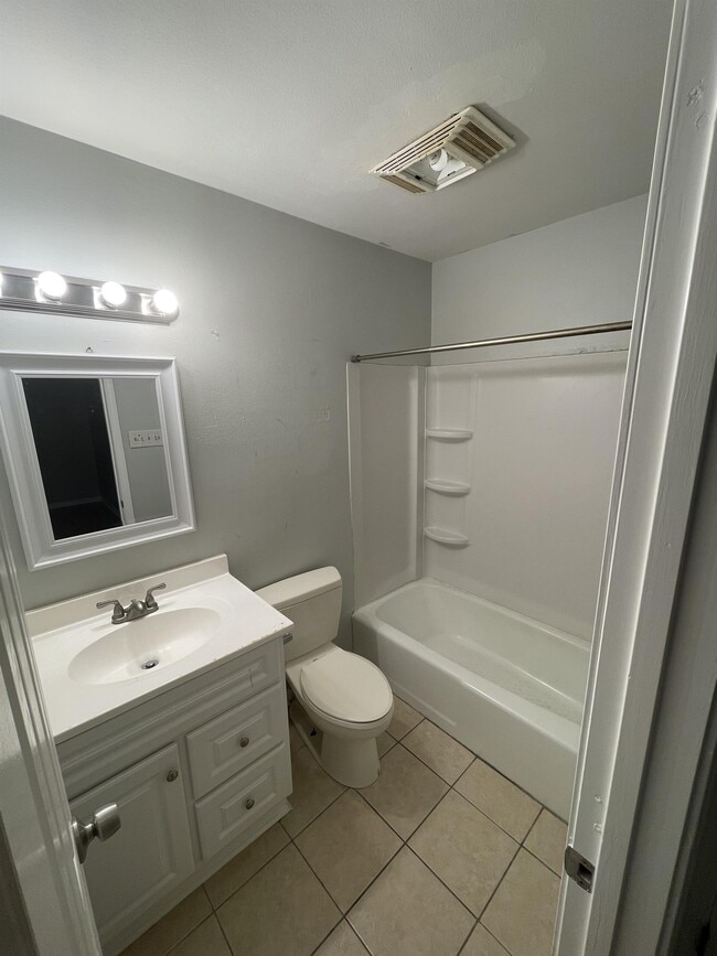 Foto del edificio - 7047 Meadow Park Ave