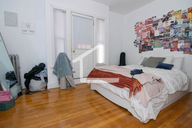 Building Photo - 158 Coolidge St