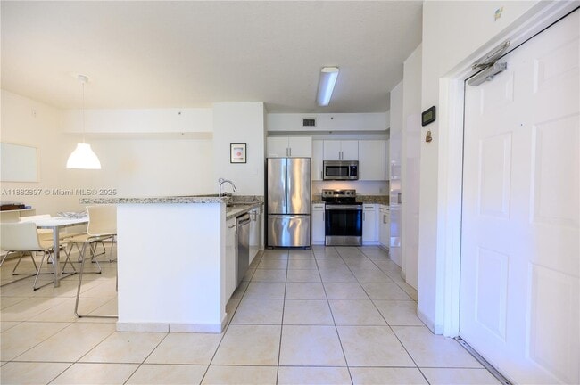 Foto del edificio - 7360 NW 114th Ave