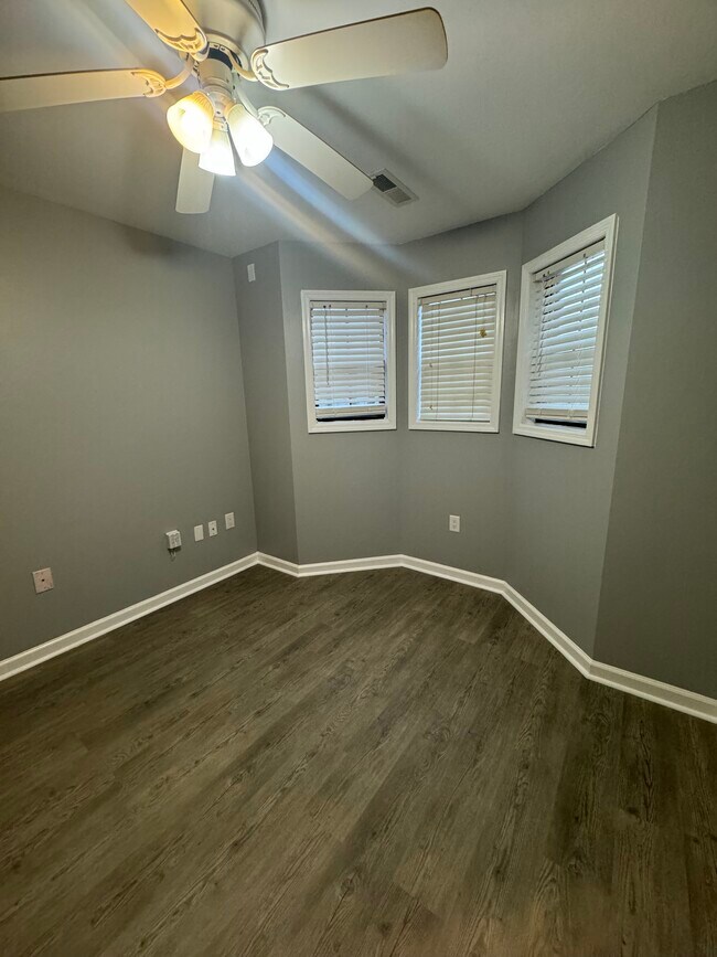 Foto del edificio - 104 Sunset Cir