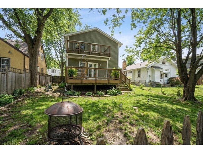 Building Photo - 241 Russell Ave S