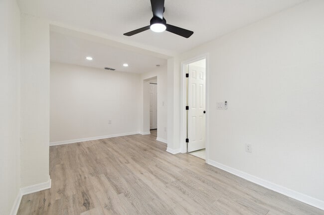 Building Photo - 3320 W Kathleen St