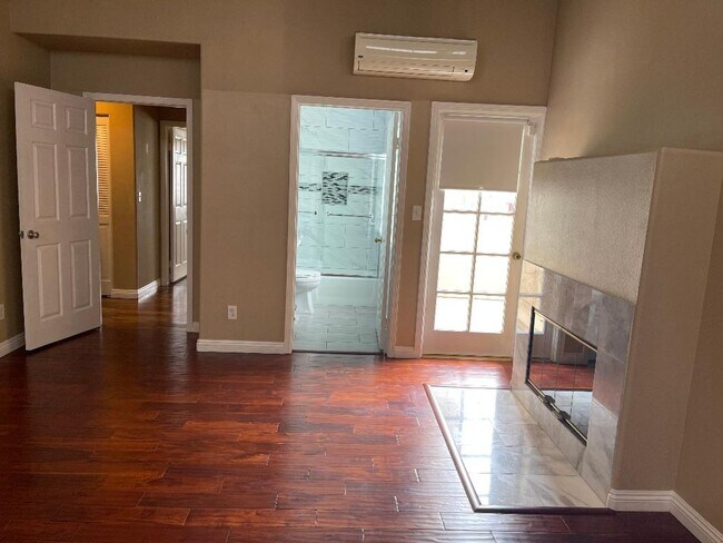 Foto del edificio - SPACIOUS 3BR/2.5BA EASTSIDE TOWNHOME FOR LEASE