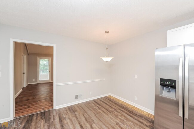Foto del edificio - 4381 Hardwood Cir SW