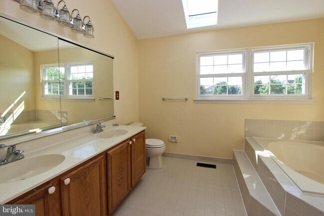 Building Photo - 136 Stetson Dr