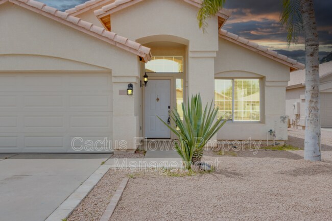 Building Photo - 616 N Ocotillo Ln