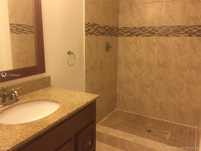 Building Photo - 2 br, 2 bath  - 16171 Blatt Blvd