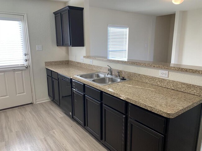 Foto del edificio - 217 Denson Ln