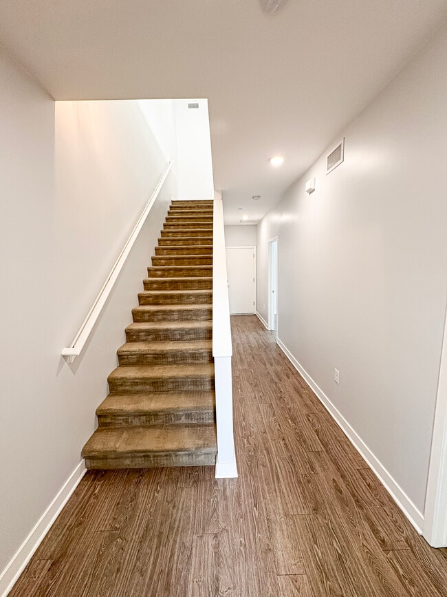 Photo - 1645 E Cheery Lynn Rd Apartment