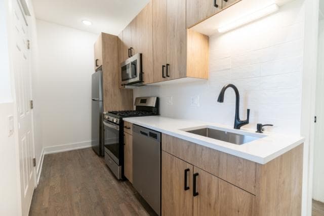 Building Photo - 2 bedroom in CHICAGO IL 60660