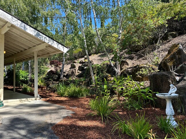 Building Photo - Fabulous LAH home, close town location, sp...