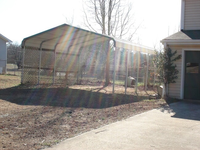 Building Photo - 65 Stokes Drive: Great home in Stockbridge...