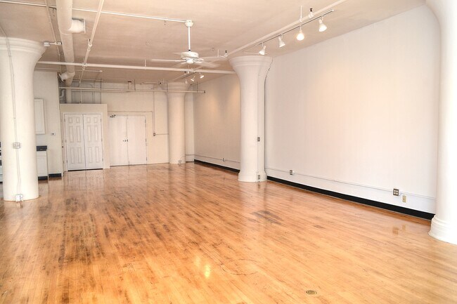 Double Door Entry - Great For Moving Large Pieces of Furniture - 1709 Washington Ave