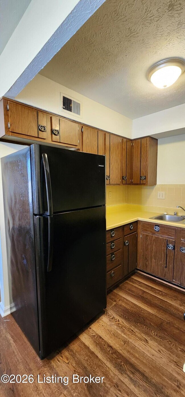 Foto del edificio - 3212 Springfield Dr