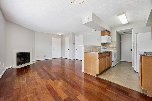 Building Photo - 2750 Holly Hall St