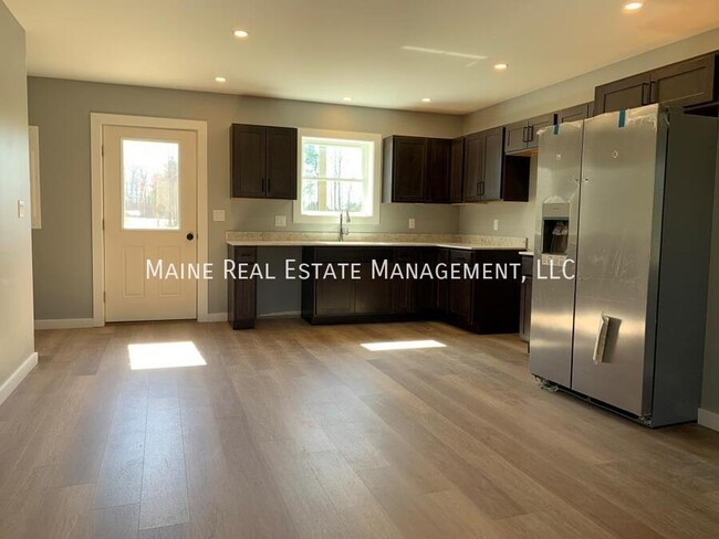 Foto del edificio - 599 Pine Tree Rd