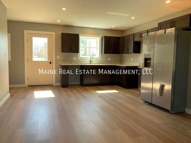 Foto del edificio - 599 Pine Tree Rd