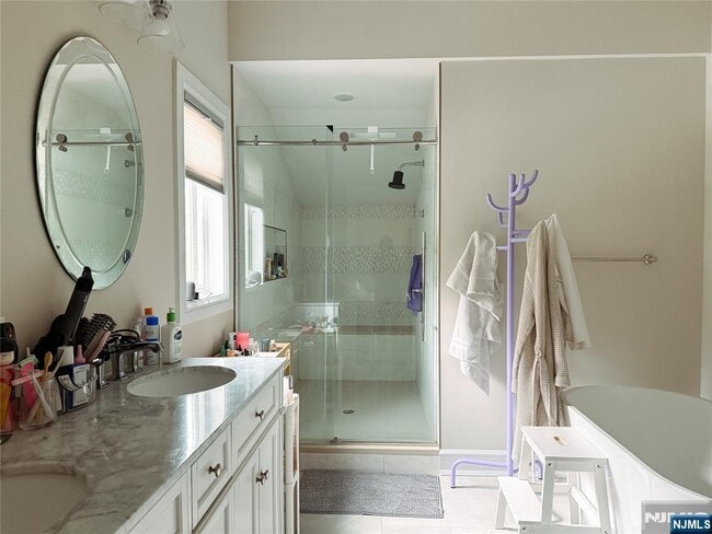 Foto del edificio - 555 Edgewater Ave