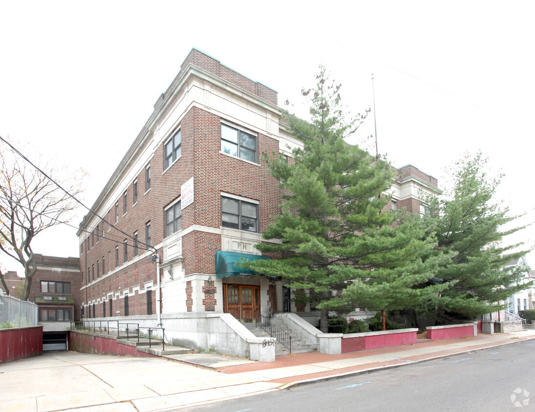 Primary Photo - 33-59 Morrell St