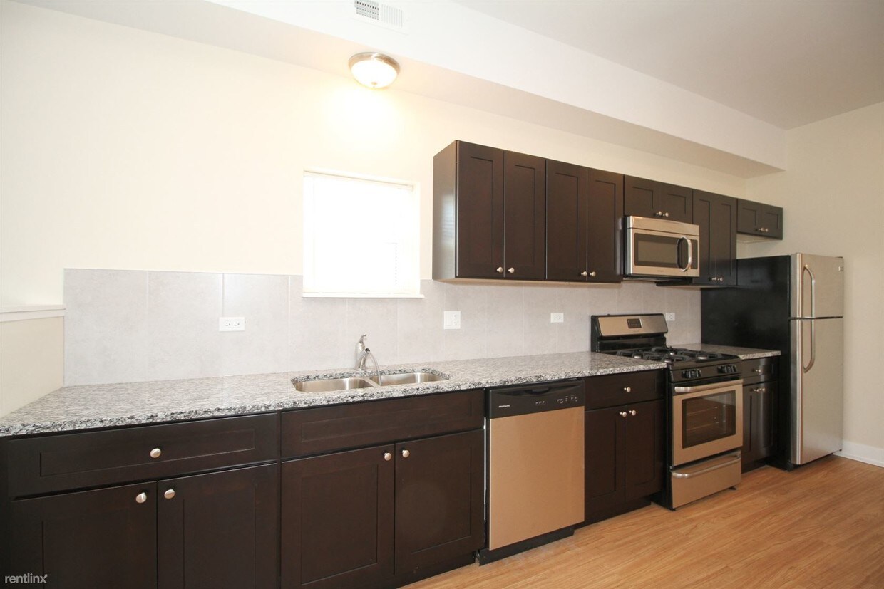 Primary Photo - 4461 W Lawrence Ave