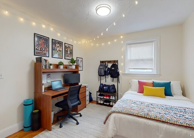 Building Photo - 73 Thatcher St