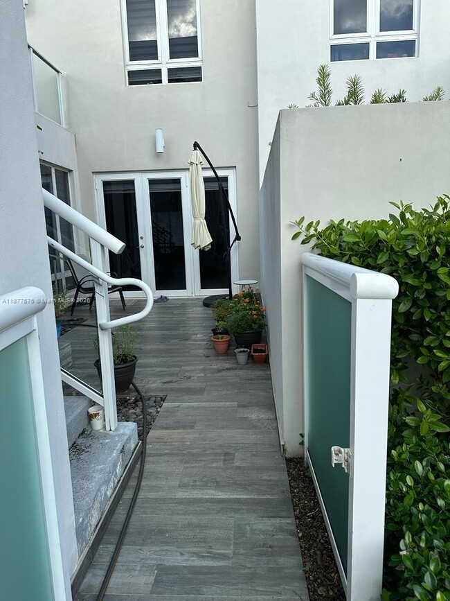 Foto del edificio - 6417 NW 105th Ct