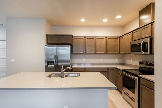 Building Photo - Townhomes at Bent Rock