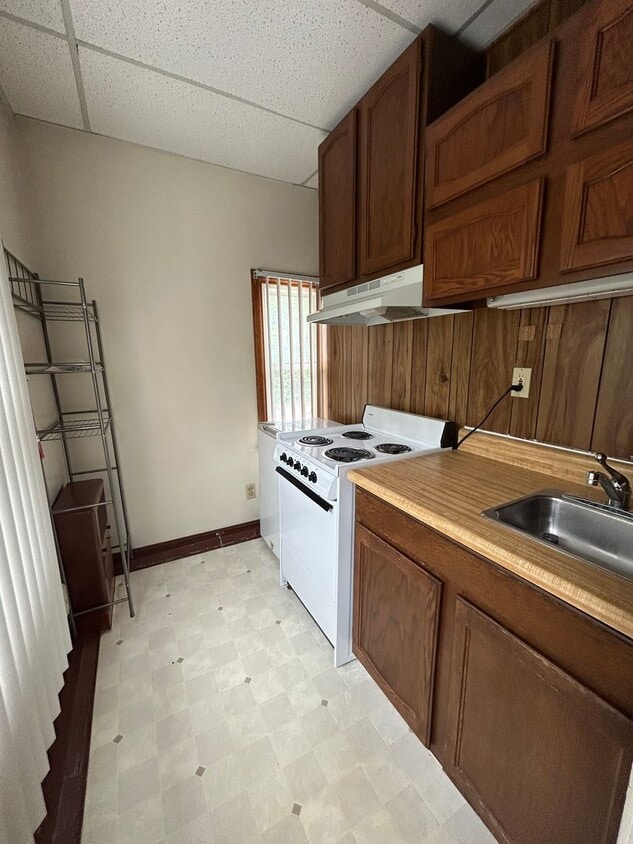 Building Photo - Affordable Second-Floor Studio Apartment –...