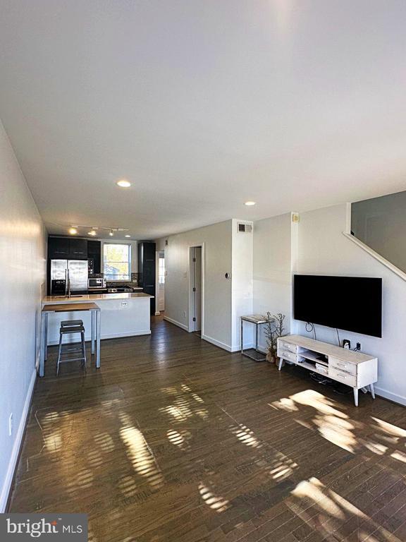 Building Photo - 137 W Reed Ave