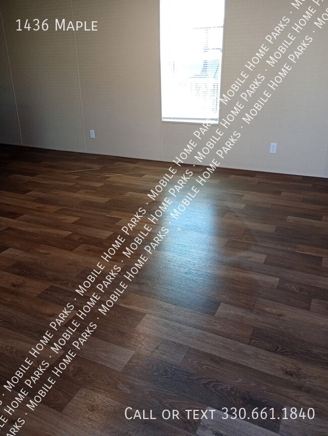 Building Photo - 1436 Maple-